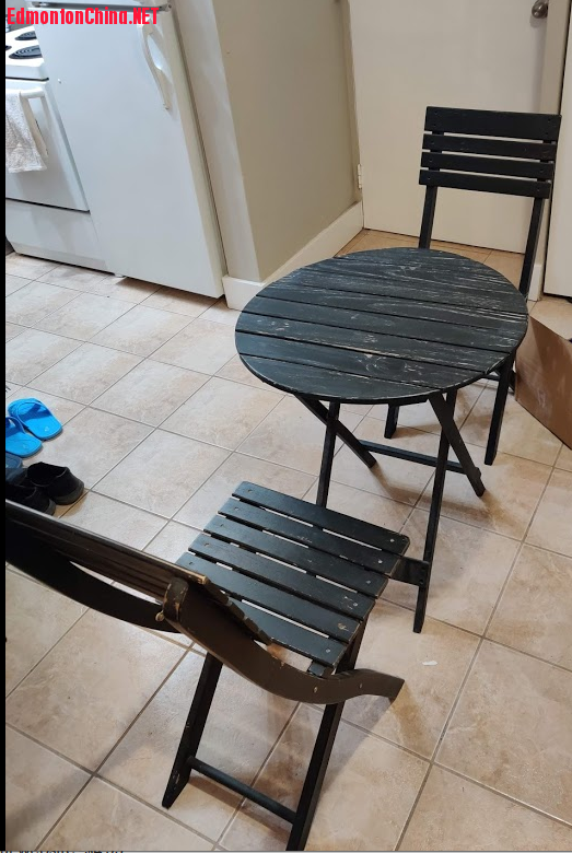 table2Chairs1.PNG